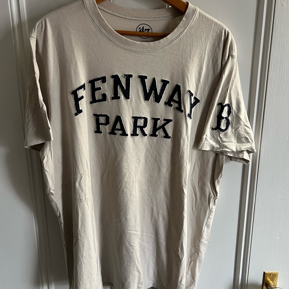 ‘47 Brand Fenway Park Boston Red Sox Men's Light Gray T-Shirt MNs Size LG